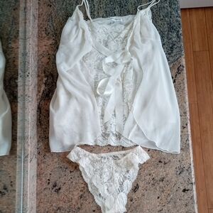 Victoria's Secret Cream Lace Chemise Set with Adjustable Straps. Size Small